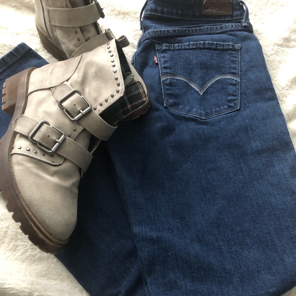 Levi’s Straight Leg Jeans